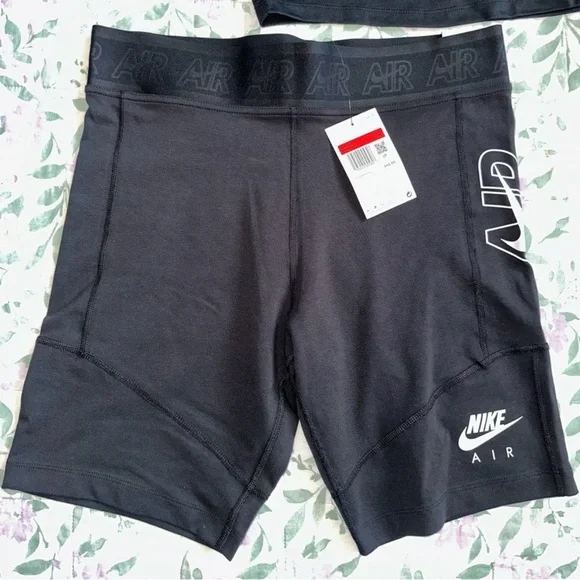 Brand New With Tags Womens Nike Air Bike Shorts Size Large - Picture 1 of 4